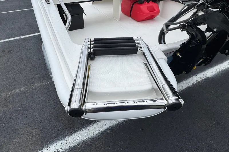 Slide: The Image of Boston Whaler 130 Super Sport 2027 - 9