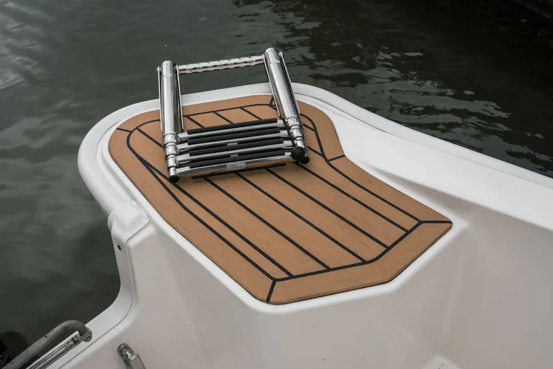 Slide: The Image of Boston Whaler 160 Super Sport 2027 - 28
