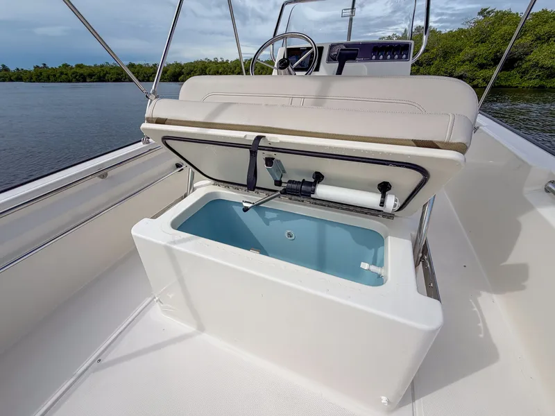 Slide: The Image of Boston Whaler 170 Montauk 2027 - 14