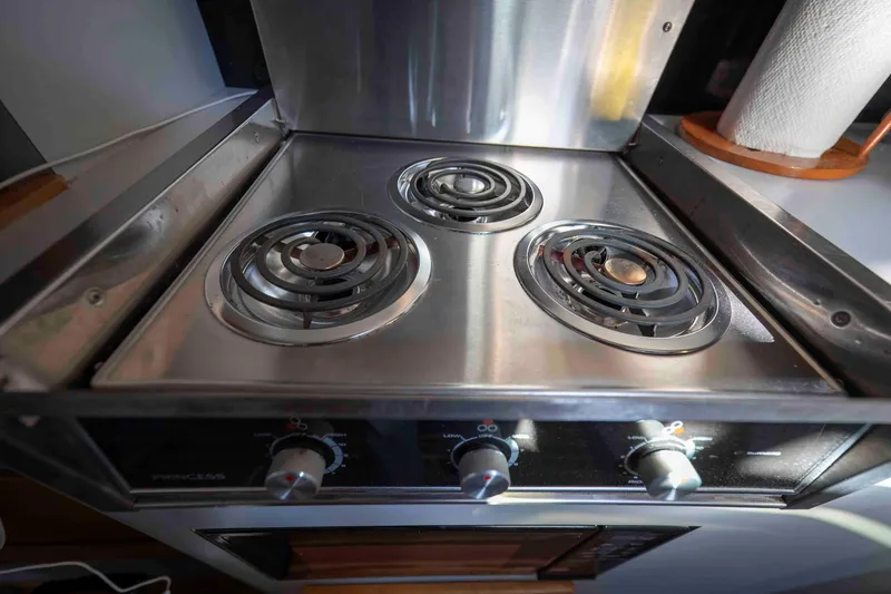 Slide: The Image of Electric stove with three burners on a 1991 Sea Ray 390 Express Cruiser yacht. - 44