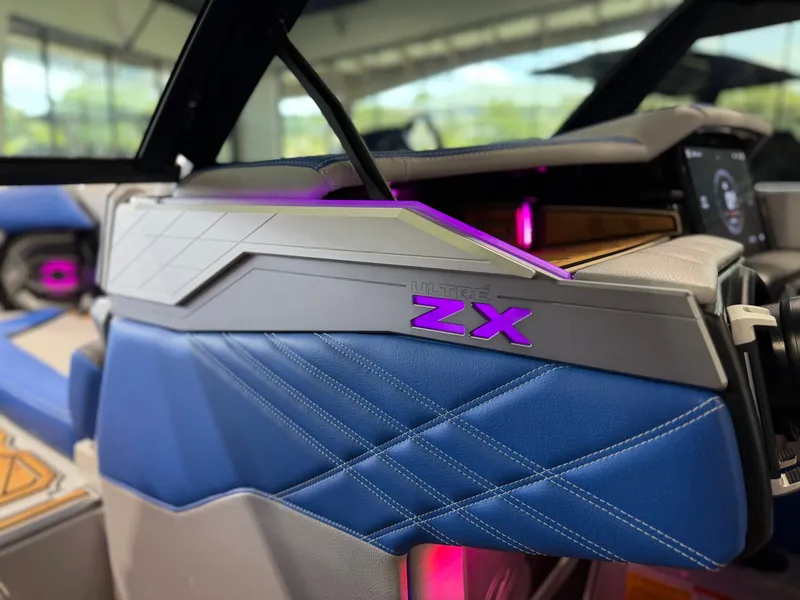 Slide: The Image of Tigé Ultré 25ZX 2025 - 36
