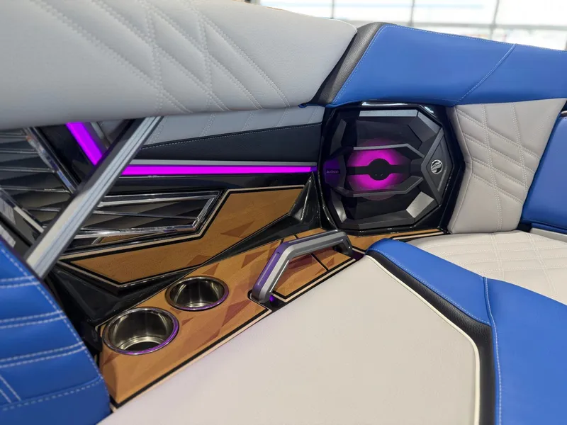 Slide: The Image of Tigé Ultré 25ZX 2025 - 38