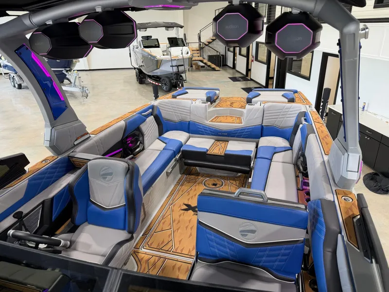 Slide: The Image of Tigé Ultré 25ZX 2025 - 42