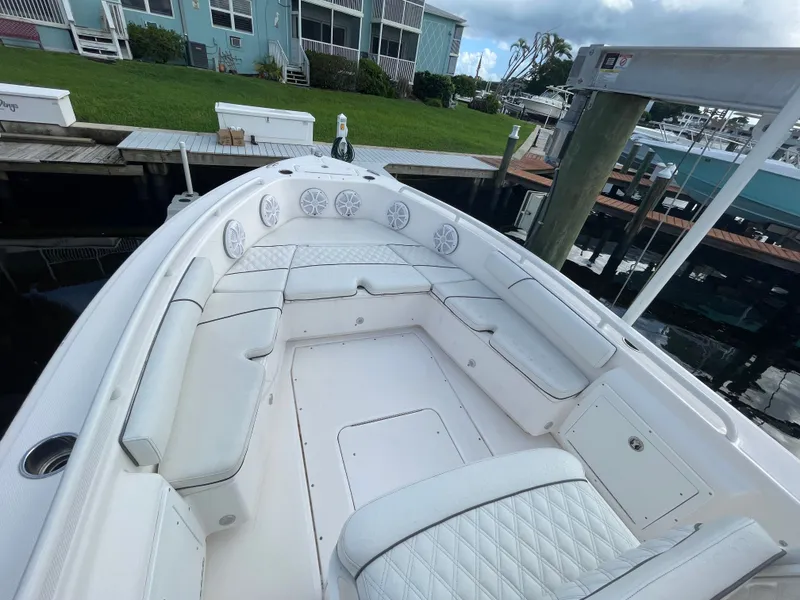 Slide: The Image of The image shows the bow of an Everglades 243 Center Console boat with white upholstery. - 7