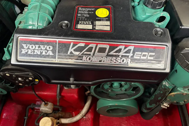 Slide: The Image of Volvo Penta KAD44 EDC engine in a 2000 Sunseeker Superhawk 34 boat. - 34