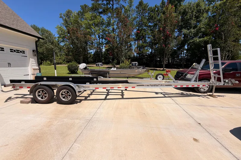 Slide: The Image of Trailer for 2024 Sea Hunt Gamefish 27 Coffin Box parked on driveway. - 31