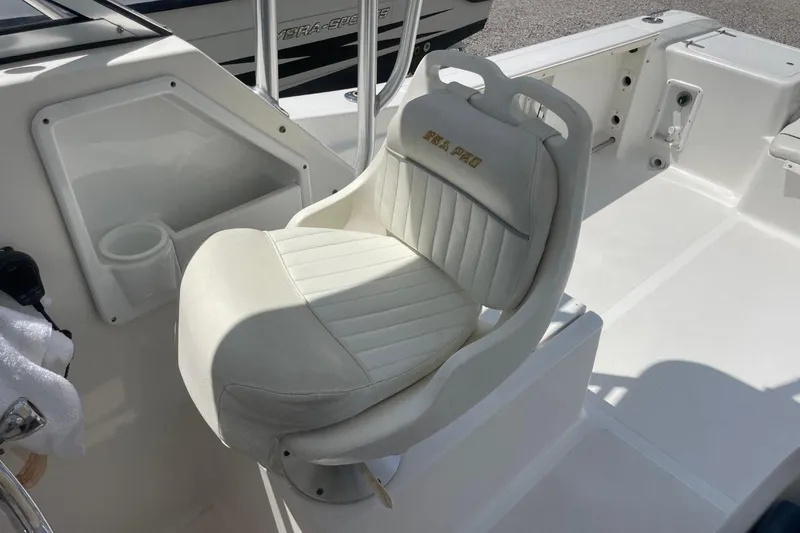 Slide: The Image of Captain's chair on 2004 Sea Pro 238 Walk Around boat deck. - 20