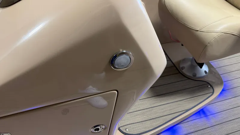 Slide: The Image of Tahoe 2585RJ 2021 - 40