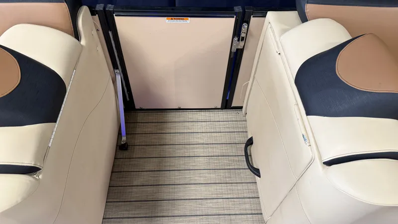 Slide: The Image of Tahoe 2585RJ 2021 - 32