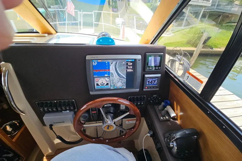Slide: The Image of Helm of 2013 Cutwater 28 boat with navigation equipment and steering wheel. - 18
