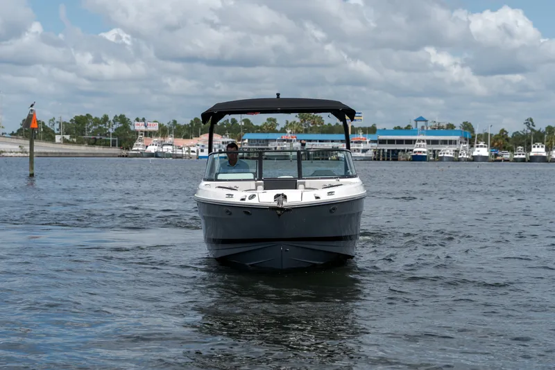 Slide: The Image of Sea Ray SLX 260 Outboard 2027 - 6