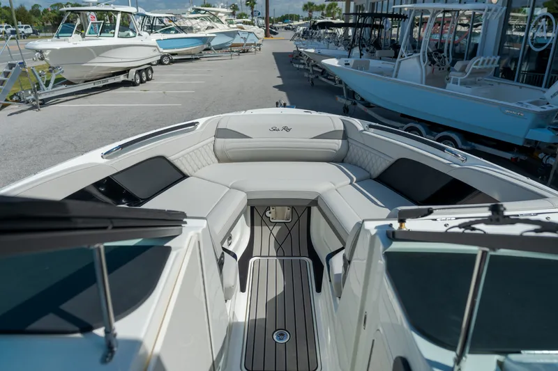 Slide: The Image of Sea Ray SLX 260 Outboard 2027 - 8