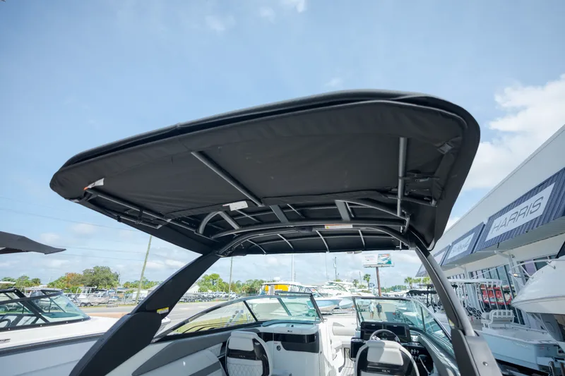 Slide: The Image of Sea Ray SLX 260 Outboard 2027 - 31