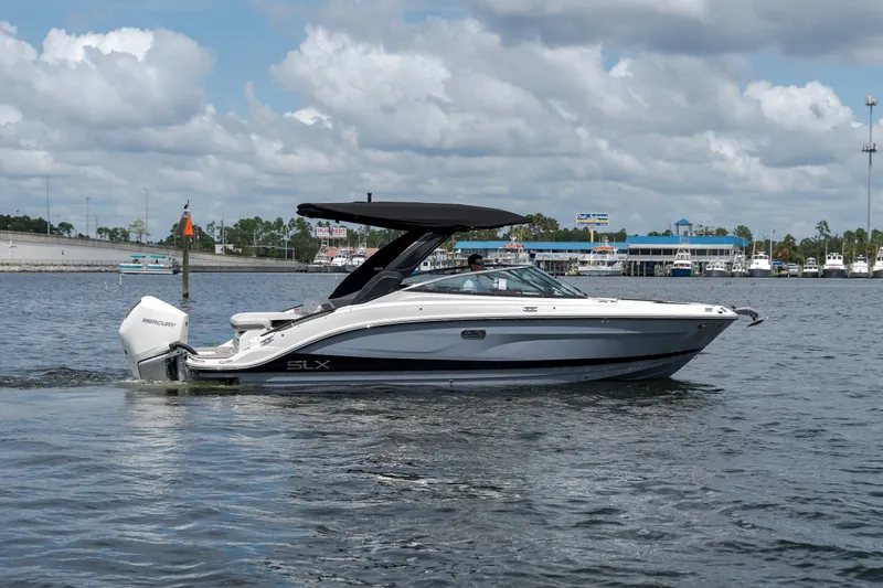Slide: The Image of Sea Ray SLX 260 Outboard 2027 - 4