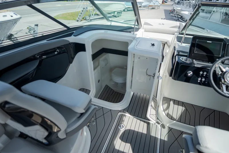 Slide: The Image of Sea Ray SLX 260 Outboard 2027 - 19