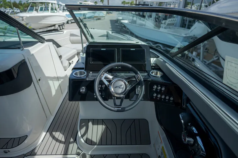 Slide: The Image of Sea Ray SLX 260 Outboard 2027 - 12