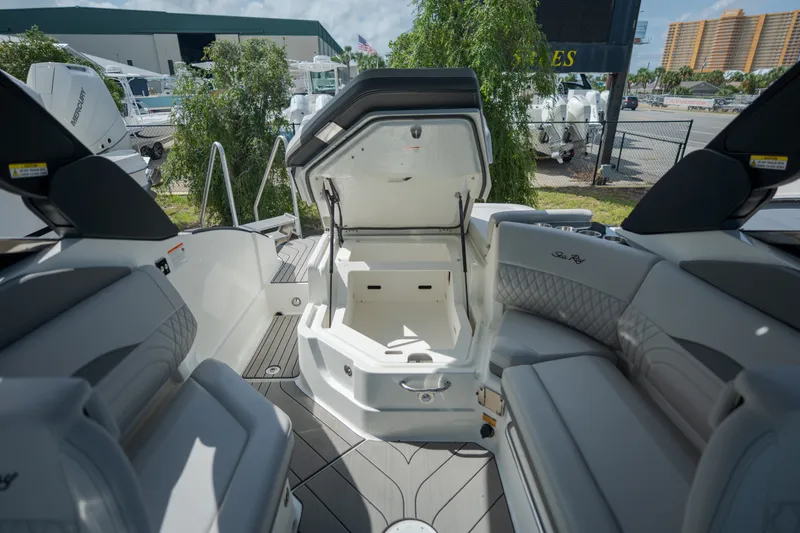 Slide: The Image of Sea Ray SLX 260 Outboard 2027 - 24