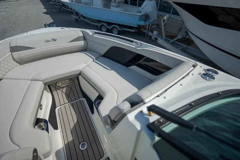 Slide: The Image of Sea Ray SLX 260 Outboard 2027 - 10