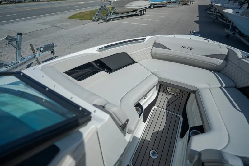 Slide: The Image of Sea Ray SLX 260 Outboard 2027 - 9