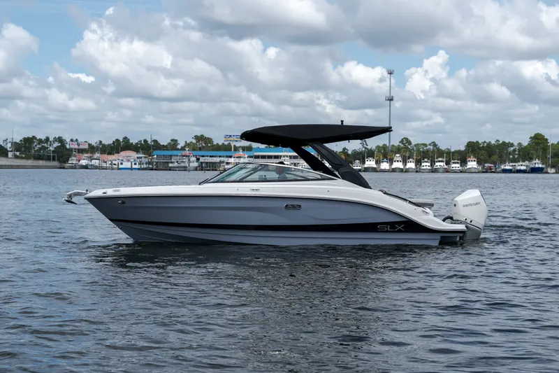 Slide: The Image of Sea Ray SLX 260 Outboard 2027 - 0
