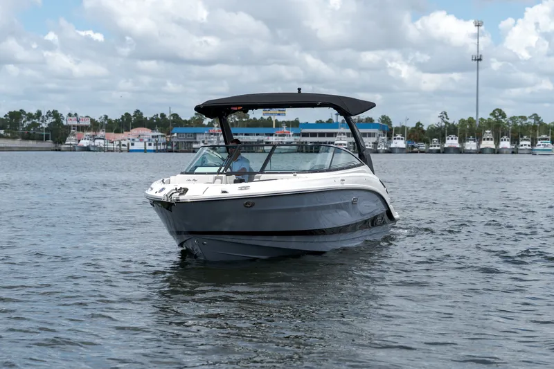 Slide: The Image of Sea Ray SLX 260 Outboard 2027 - 7