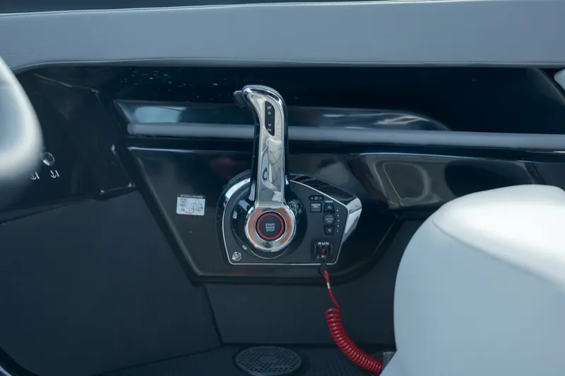 Slide: The Image of Sea Ray SLX 260 Outboard 2027 - 16