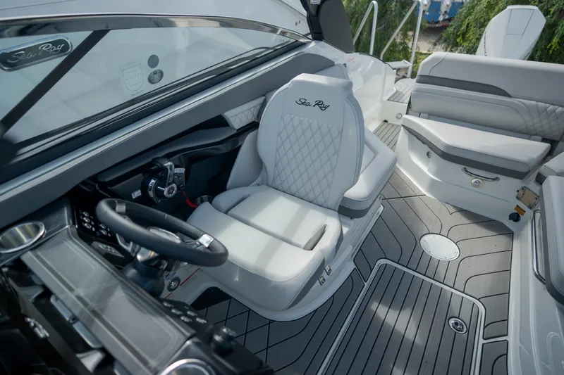 Slide: The Image of Sea Ray SLX 260 Outboard 2027 - 17