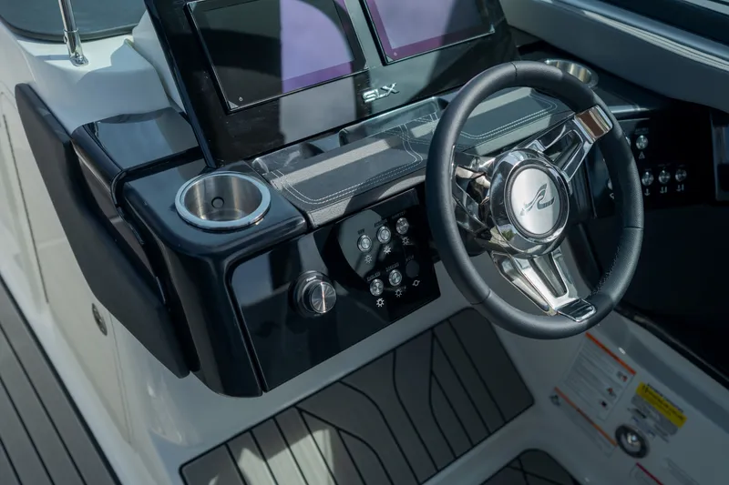 Slide: The Image of Sea Ray SLX 260 Outboard 2027 - 14