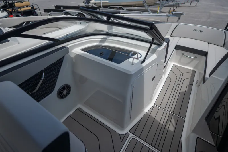 Slide: The Image of Sea Ray SPX 210 Outboard 2027 - 9