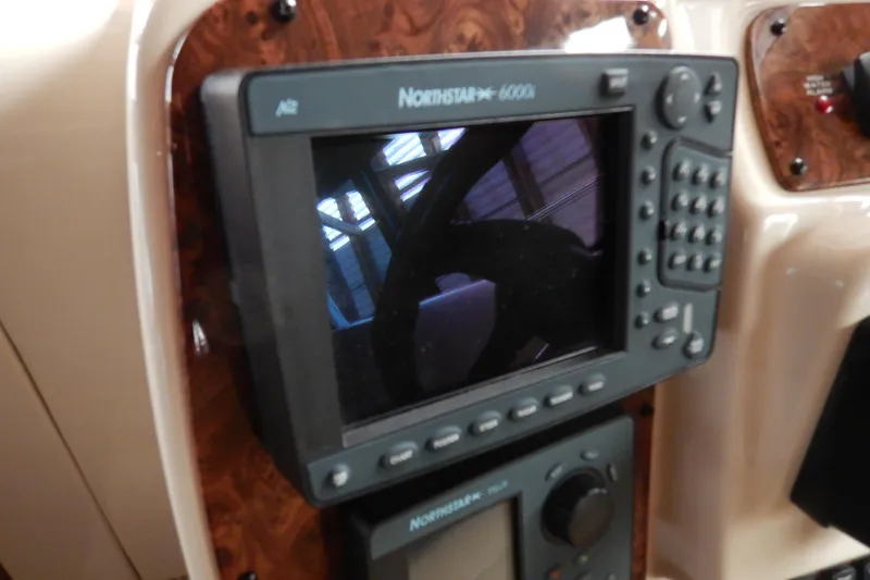 Slide: The Image of Navigation system on 2008 Meridian 411 Sedan boat dashboard. - 20