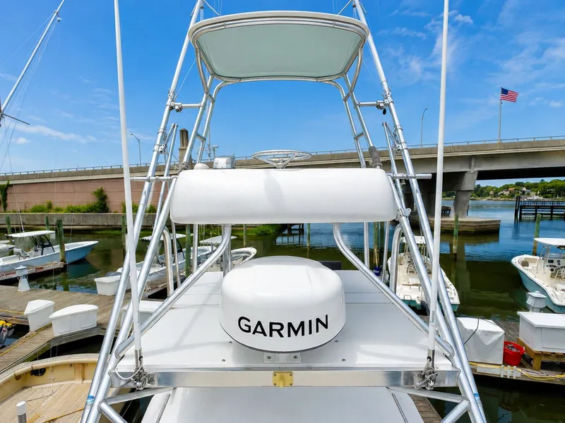 Slide: The Image of A 1992 L&H 33 boat with a Garmin radar, docked at a marina. - 10
