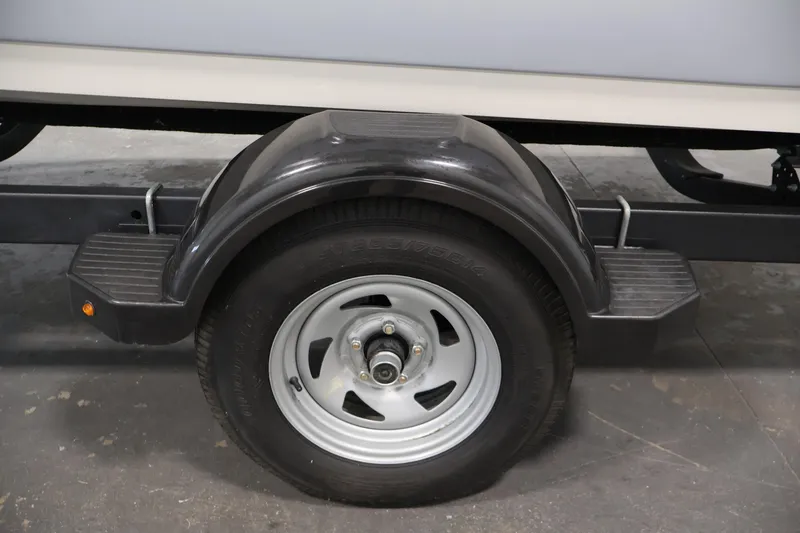 Slide: The Image of Trailer wheel and fender of a 2021 Stingray 172 SC boat. - 44