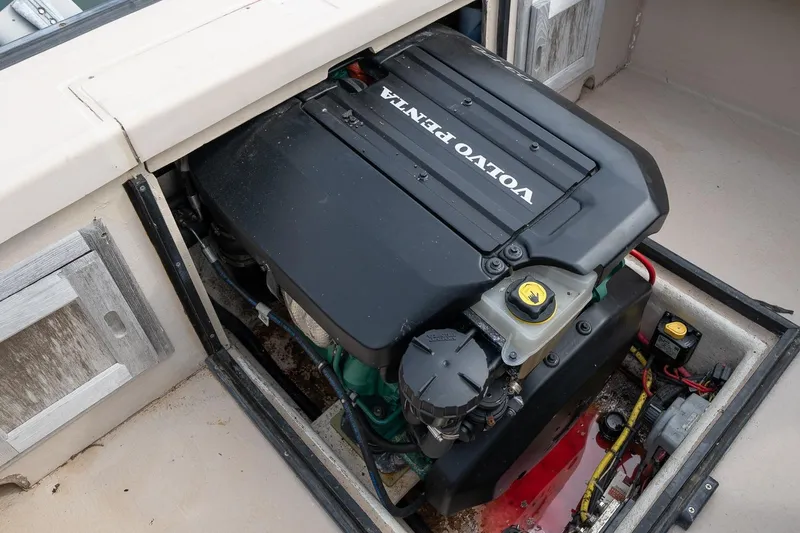 Slide: The Image of Volvo Penta engine in 1989 Ellis 24 Open boat, showing detailed compartment view. - 40