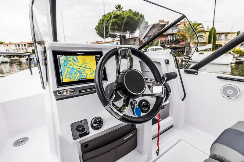 Slide: The Image of Helm of the Axopar 25 Cross Top with navigation system. - 13