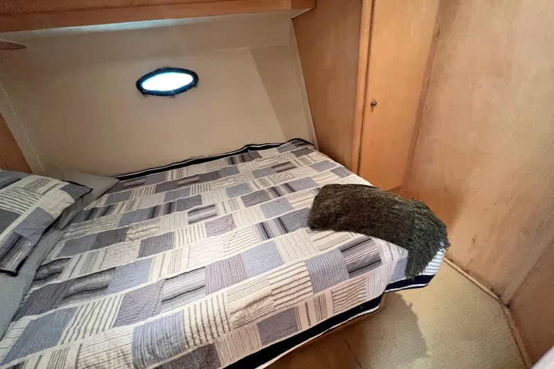 Slide: The Image of Cozy cabin interior of 1994 Navigator 4300 with bed and porthole window. - 36