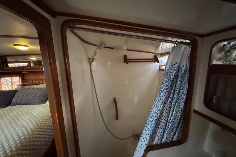 Slide: The Image of 1987 President 37 yacht interior with shower and cozy bedroom view. - 59