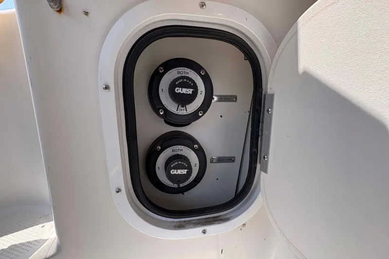 Slide: The Image of Battery switches on a 2001 Bayliner 3258 Command Bridge boat. - 17