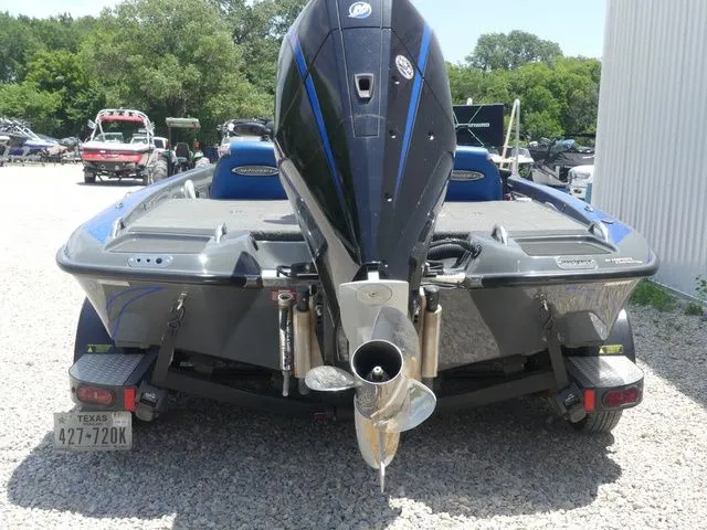 Slide: The Image of Phoenix Bass Boat 721 ProXP 2020 - 6