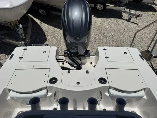 Slide: The Image of Robalo 206 Cayman 2026 - 15