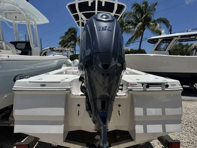 Slide: The Image of Robalo 206 Cayman 2026 - 3