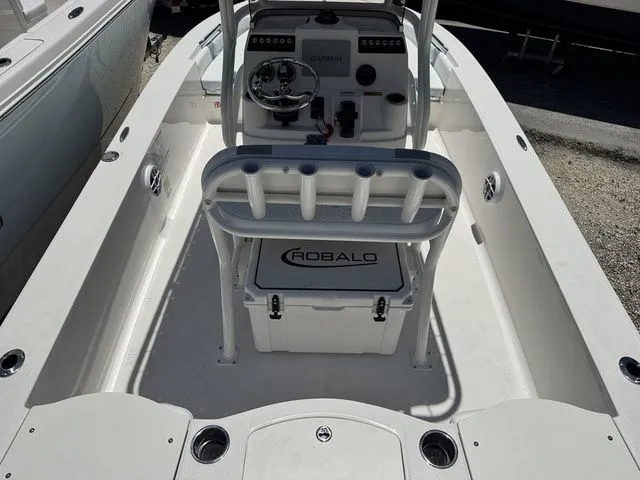 Slide: The Image of Robalo 206 Cayman 2026 - 4