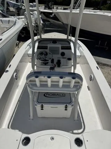 Slide: The Image of Robalo 206 Cayman 2026 - 5
