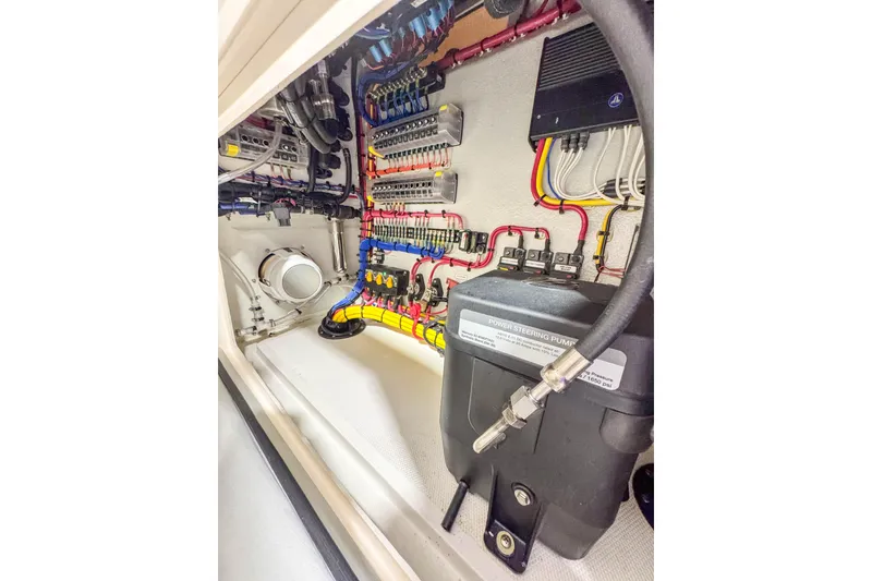 Slide: The Image of Electrical system of 2026 SeaVee 270Z boat, showcasing wiring and power steering pump. - 28