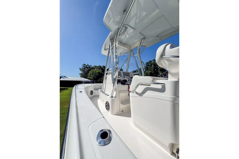 Slide: The Image of 2026 SeaVee 270Z boat deck with sleek design and modern features under clear blue sky. - 6