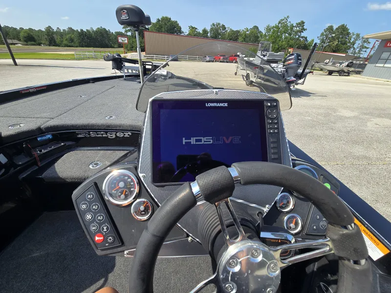 Slide: The Image of The image shows the cockpit of a 2018 Ranger Z521 Comanche boat with a Lowrance HDS Live screen. - 15