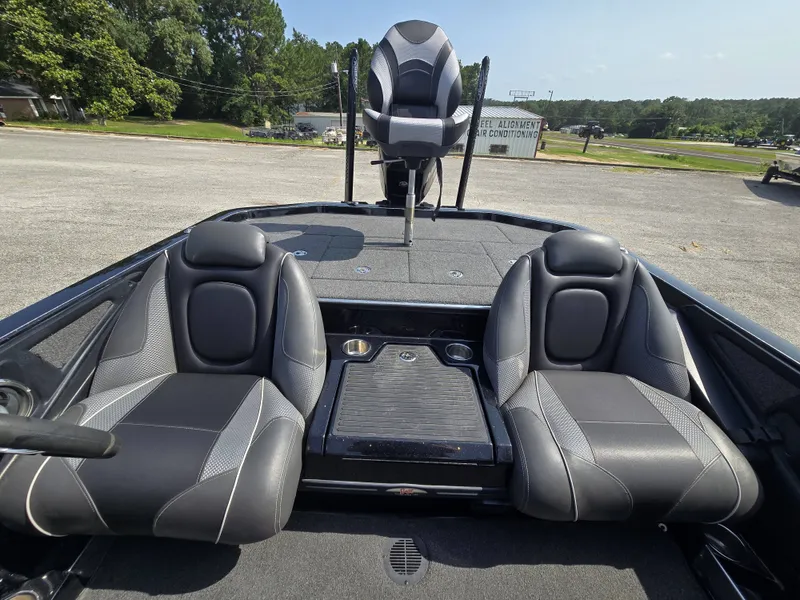 Slide: The Image of The image shows the cockpit of a 2018 Ranger Z521 Comanche with two padded seats. - 20