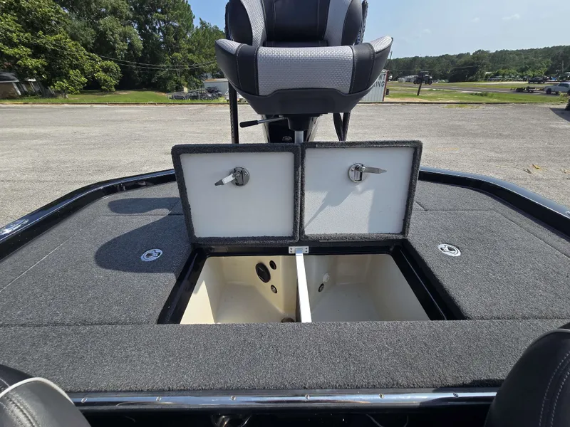 Slide: The Image of The image shows the storage compartment of a 2018 Ranger Z521 Comanche boat. - 21