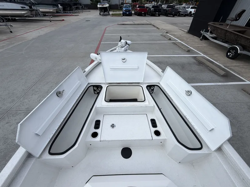Slide: The Image of Vexus AVX1980CC 2022 - 29
