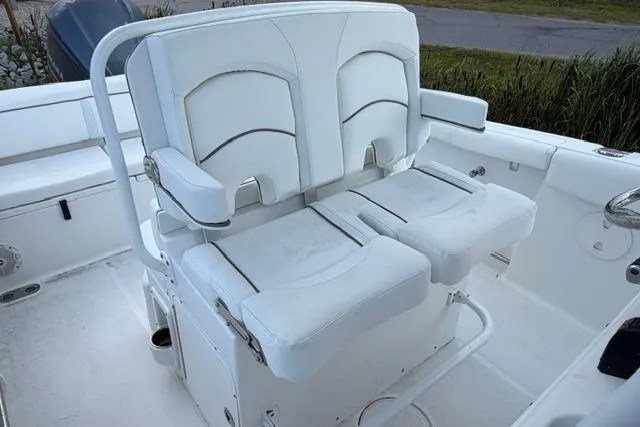 Slide: The Image of 2018 Sea Hunt Ultra 255 SE boat with white cushioned seating. - 16