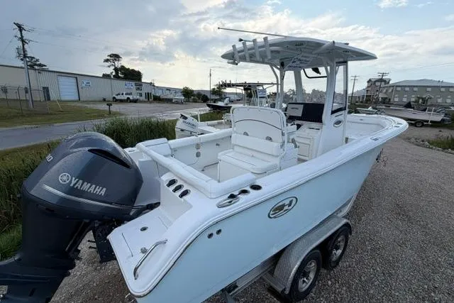 Slide: The Image of 2018 Sea Hunt Ultra 255 SE boat with Yamaha engine on trailer. - 2